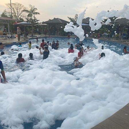 Dna Fun Zone Pekanbaru Exterior foto