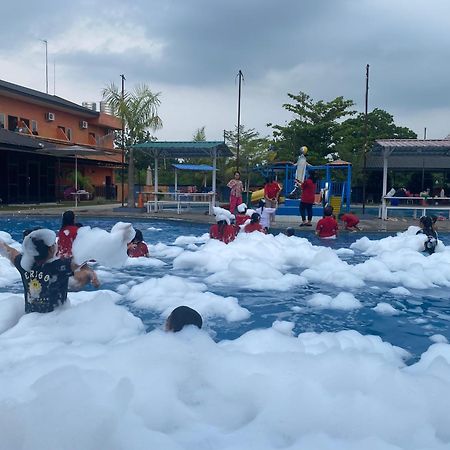 Dna Fun Zone Pekanbaru Exterior foto