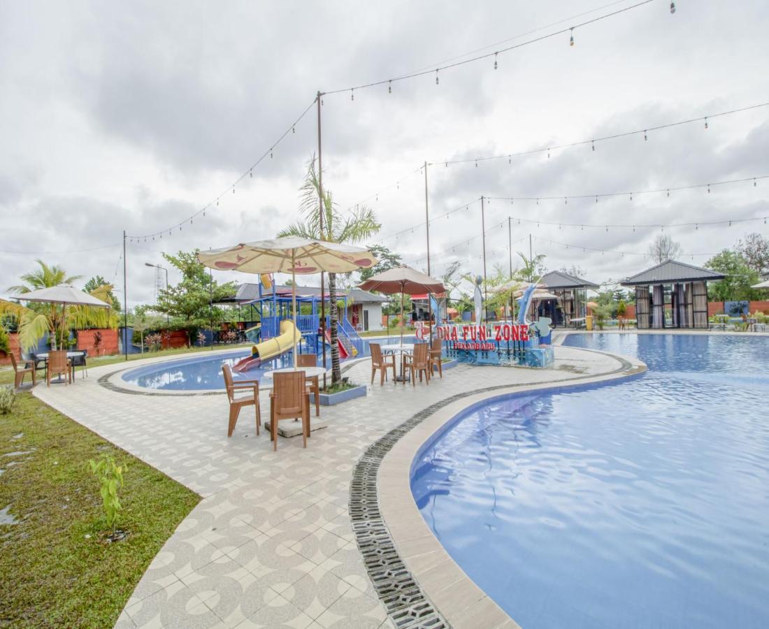Dna Fun Zone Pekanbaru Exterior foto